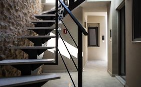 Uni Island - Old Town Suites
